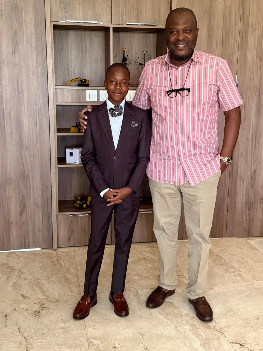 Ibrahim Mahama Meets Youngest KNUST Student, Pledges Full Sponsorship