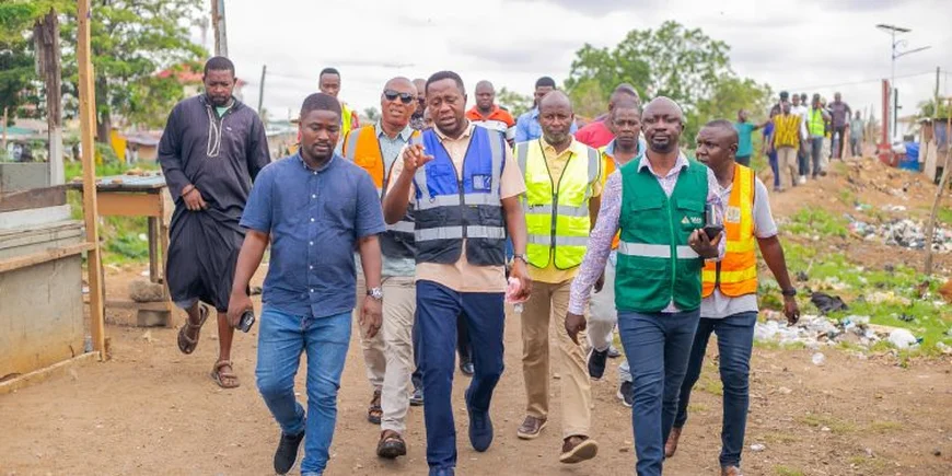 Ablekuma Central MCE Orders Removal of Roadside Vehicles in 5 Days