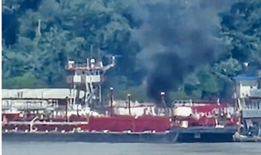 2 Killed After Helicopter Crashes Into Barge on Mississippi River Near Alton