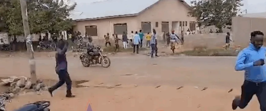 VIDEO: Chaos At Kwame Danso Court As Youth Mob Forces Suspects Out of Custody
