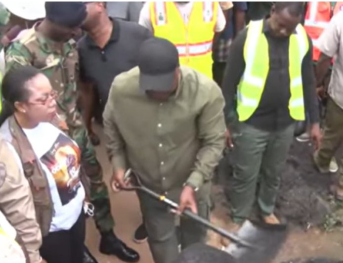 Mahama Leads Clean-Up Exercise, Helps Desilt Clogged Drain In Tse Addo