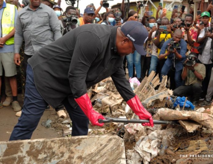 Mahama Joins Alajo Residents For Second Day Of National Clean-Up Exercise